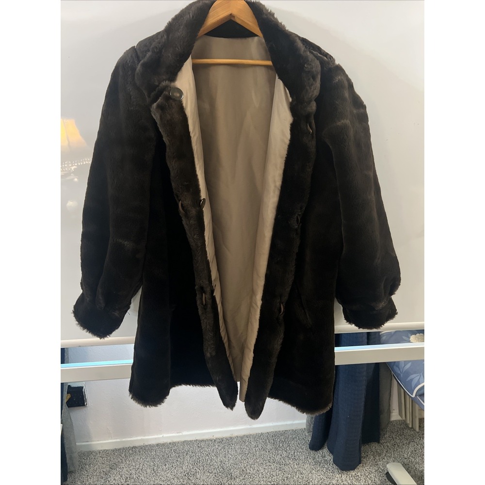 Coat Beige Outside . Inside brown reversable‎ Size large Very Soft - Picture 12 of 16